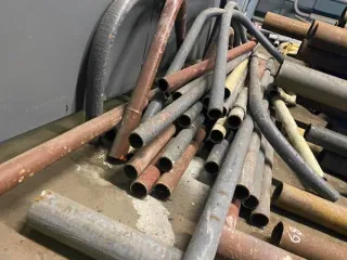 Лом черного металла, 1185.4 кг, Санкт-Петербург. Лом черного металла, весом 1129 кг, реестровый номер 0024КДЗ0000020; весом 56,4 кг, реестровый номер 0024КДЗ0000021. Местонахождение: Санкт-Петербург, ул. Седова, д. 9, ангар сборно-разборный (расположен южнее лит. Ч). Имущество получено в ходе…