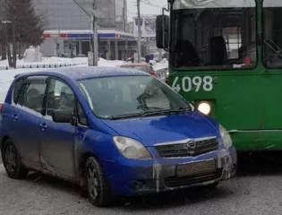 легковой автомобиль, марка: toyota , модель: corolla spacio, год изготовления: 2002 легковой автомобиль, марка: toyota , модель: corolla spacio, год изготовления: 2002, цвет: синий, vin: отсутствует, птс: 25 мх 607202, г/н: е692mk154, изготовитель  страна : не установлена, тип двигателя: бензин…