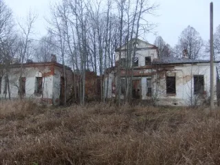 Усадебный дом площадью 645,9 кв. м и земельный участок площадью 24435 кв. м в Новгородской области. Дом расположен в Боровичском районе, д. Травково. Нежилое здание XIX в. постройки. Конструктивные элементы: стены – кирпичные, перекрытия – деревянные. Земельный участок расположен в Новгородской…