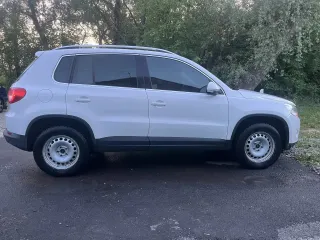 Volkswagen Tiguan 2010 легковой автомобиль, VIN: XW8ZZZ5NZAG106826, 2010 года выпуска. Предмет залога.