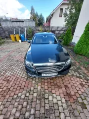 Автомобиль марки Mercedes-Benz E class, VIN: WDD2130871A646389, 2019 года выпуска, государственный регистрационный знак: X757ТА 178. Зарегистрированные обременения: залог в пользу АО «ЮниКредит Банк», запреты на регистрационные действия, установленные службой судебных приставов. Автомобиль не на…