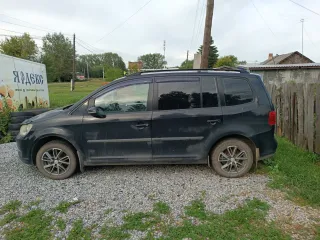 Volkswagen Touran 2010 года, VIN WVGZZZ1TZBW021370. Осмотр по предварительной договоренности в рабочие дни с 10:00 до 11:00, телефон +79220700233, email pavlov.okb72@yandex.ru.