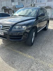 Volkswagen Touareg 2006, черный. VIN: WVGZZZ7LZ7D053721, госномер О950КУ126. Двигатель №015543, мощность 280 л.с. Тип: легковой универсал. Имеются запреты на регистрационные действия. Находится по адресу: Ставропольский край, г. Ставрополь, пр-д 2-й Юго-Западный, д. 2Г.