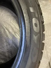 Toyo Observe G-3 Ice 295/40 R21, 2017 год автомобильная зимняя шина Toyo Observe G-3 Ice 295/40 R21 количество 4 шт. Дата выпуска 12 неделя 2017 года, шины новые, не устанавливались, не эксплуатировались