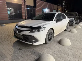 Тойота Камри 2018 года выпуска. VIN: XW7BF4HK40S105870. Автомобиль в аварийном состоянии, двигатель нуждается в ремонте. Ознакомиться можно, предварительно согласовав по телефону +7-919-408-26-07.