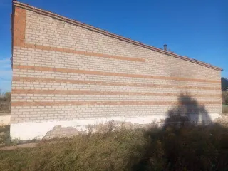 Здание 212.3 кв.м в селе Дим, Альшеевский район, Республика Башкортостан, улица Салавата Юлаева, дом 12. Нежилое одноэтажное кирпичное здание, построенное и введенное в эксплуатацию в 1992 году. Кадастровый номер 02:02:110501:185. Земельный участок под зданием не в собственности, договор аренды не…