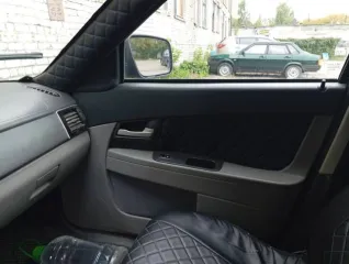 ЛАДА ПРИОРА 2008 года выпуска. VIN: XTA21723080002957. Цвет кузова: сине-черный. Автомобиль после ДТП. Имеются следы сквозной коррозии.