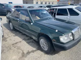 Mercedes-Benz 230E, г/н отсутствует, VIN: WDB1240231A439208. Цвет серо-зеленый. 1987 г.в. (Рег. номер ПИБИ 86-003806). Размер снижения цены - 60%. Проверка исправности не проводилась. Погрузка и транспортировка осуществляется силами покупателя. Автомобиль продается в текущем состоянии, без…