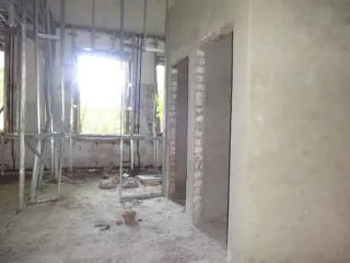Продажа земельного участка площадью 10458 кв.м, с кадастровым номером 32:31:0030201:32, с расположенными на нем объектами недвижимого имущества: казарма № 1 с кадастровым номером 32:31:0030201:80, казарма с кадастровым номером 32:31:0030201:40, по адресу: Брянская область, г.о. Новозыбковский, г…