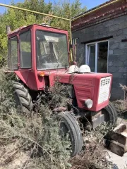 Трактор колесный Т-25А, 1998 год Основная информация:
Марка, модель: Т-25А;
Тип ТС: Трактор колесный;
Год выпуска: 1998;
Цвет: Красный;
Заводской номер (VIN): 691197;
Номер двигателя: 36101 Преимущества:
1. Экономичность: Двухцилиндровый дизельный двигатель воздушного охлаждения славится рекордно…