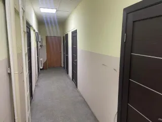 Нежилое помещение площадью 17,8 кв.м, кадастровый номер 24:50:0100235:1379, расположенное по адресу: г. Красноярск, Октябрьский район, ул. Высотная, 1 «А», пом.5, этаж №2. Цена 1 045 800,90 руб., включая НДС 174300,15 руб. Задаток 156900 руб. Обременения: запреты судебного пристава-исполнителя на…