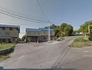 Гостиничный комплекс в г. Туапсе, Краснодарский край, 746,6 кв.м, магазин с автосервисом 226,5 кв.м, право аренды земли. Состав: нежилое здание - гостиница со встроенным кафе, 746,6 кв.м, КН 23:51:0302008:432, 3 этажа; нежилое здание - магазин с автосервисом, 226,5 кв.м, КН 23:51:0302008:431, 2…