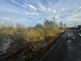 Земельный участок, площадь 885+/-10 м2, кадастровый номер 50:16:0203022:51, адрес: Россия, Московская область, р-н Ногинский, у д. Следово, у д. Следово. Залог в пользу ПАО Сбербанк.