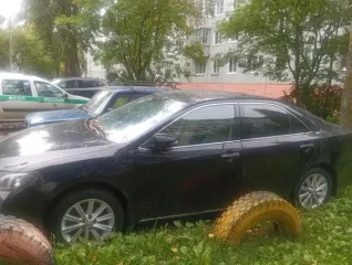 Toyota Camry, 2013 Транспортное средство Toyota Camry, 2013 года выпуска, цвет - черный металлик, VIN XW7BF4FK10S044321, государственный номер О945ХХ29. Состояние ТС: повреждения ЛКП на капоте, трещина и повреждения на переднем бампере, повреждения передней левой двери и заднего левого крыла. 1…