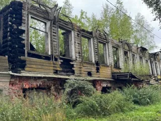 Бывший дом купца Курбатова (нач. XIX - 2-я пол. XIX вв.) (объект культурного наследия федерального значения «Усадьба Курбатова, начало - 2 половина XIX вв.»), кадастровый номер 35:19:0103003:291, площадь 542,8 кв. м., назначение: нежилое, количество этажей - 2, в том числе подземных 1, инвентарный…