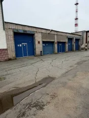 Нежилые здания, гараж и право аренды земли, 4813,4 кв.м, Удмуртия. Здания и право аренды земельного участка в Ижевске: нежилое здание, назначение: нежилое, 7-этажный (подземных этажей -1), общей площадью 4813,4 кв.м., инв. №38756, литер А, кадастровый (или условный) номер: 18:26:030034:5532, адрес…