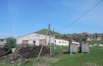 Нежилое здание. Коровник. Площадь: 1 614,8 кв.м. Кадастровый номер: 09:08:0000000:7123. Нежилое здание. Кашара. Площадь: 1 599,1 кв. м. Кадастровый номер: 09:08:0000000:7118. Земельный участок. Категория земель: земли сельскохозяйственного назначения - для размещения объектов сельскохозяйственного…