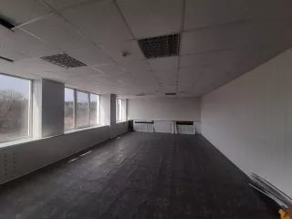Нежилые помещения, площадь 183,4 кв.м., назначение: нежилое, количество этажей: 2, этаж: 2, адрес: Россия, обл Липецкая, р-н Усманский, с Куликово, ул Луткова, дом 32, пом. 3,4,5,6,7,8,9.