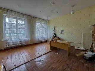 Имущественный комплекс школа, котельная, 2 уборные, земельный участок 1,5 га, Липецкая обл., Усманский р-н, с. Пластинки Имущественный комплекс в составе которого 4 объекта недвижимости и земельный участок, расположенный по адресу: Липецкая область, Усманский район, с. Пластинки, ул. Центральная…