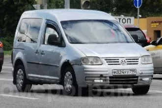 Легковой автомобиль, марка: ФОЛЬКСВАГЕН, модель: 2К КАДДИ КОМБИ, год изготовления: 2006, цвет: серебристый, VIN: WV2ZZZ2KZ7X042892, г/н: М324УУ790.  Автомобиль находится в залоге у ПАО  Совкомбанк   ИНН 4401116480  ОГРН 1144400000425 .