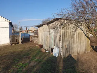 Земельный участок 3577 кв.м и дом 62.6 кв.м, Ростовская область, Целинский район, с. Ольшанка, ул. Октябрьская, д. 106. Кадастровый номер участка: 61:40:0060101:372, дома: 61:40:0060101:870. Объекты находятся в залоге у АО «Россельхозбанк». Жилой дом имеет обременение в виде зарегистрированных в…