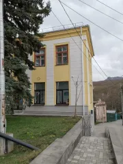 Объект аренды, площадь 209,9 кв. м., номер на поэтажном плане 2 этажа: 19-35,   адрес (местонахождение) объекта: Ставропольский край, г. Железноводск,  ул. Ленина, д. 53 Требуется текущий ремонт 
Назначение нежилого помещения: Помещение свободного назначения, за исключением:
- почтовой и…