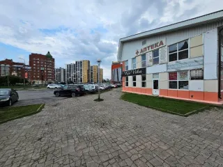 Нежилое помещение 71,4 кв.м и доля на участок, г. Сосновый Бор, Ленинградская обл. Нежилое помещение - 71,4 кв. м с учетом неотделимых улучшений (10 поз.), 12850/443000 доли в праве собственности на земельный участок 4 430 +/- 23 кв. м, адрес: Ленинградская обл., г. Сосновый Бор, пр. Героев, д…