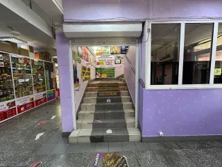 Доля 13789/298100 в праве на нежилое здание рынка площадью 3070,9 кв.м., кадастровый номер 38:35:010235:185, и доля 7085/157800 в праве на земельный участок площадью 1578 кв.м., кадастровый номер 38:35:010235:15, расположенные по адресу: РФ, Иркутская область, г. Зима, пер. Коммунистический, д. 4…