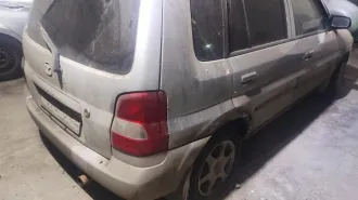 Mazda Demio 2001 года выпуска, серый цвет. Государственный номер Т878РО54, номер кузова DW3W628377. Залоговое имущество.
