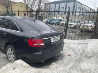 Audi A6 2006 года выпуска. VIN: WAUZZZ4F56N190905. ПТС 77 ТН 821424. Кузов черного цвета. Пробег 446415 км. Объем двигателя 2.4 л (2393 куб. см), бензиновый, мощность 177 л.с. Коробка передач — АКПП, привод задний. Экологический класс — 4. Государственный регистрационный знак К693УЕ70.