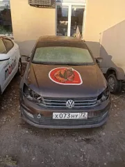 Volkswagen Polo 2020 года, двигатель G4HG 1086 куб.см, 66 л.с. Цвет светло-голубой. Пробег 470000 км. Отсутствуют фары и аккумулятор. Пассажирская задняя левая дверь не соответствует цвету автомобиля. Двигатель в нерабочем состоянии. Автомобиль не на ходу. ГРН Х073НУ72.