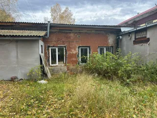 Административное здание 992,2 кв. м, право аренды участка 3559 кв. м, Республика Хакасия. Административное здание, общежитие на 48 мест, назначение: нежилое помещение, 3-х этажное, общей площадью 992,2 кв. м, адрес (местонахождение) объекта: Республика Хакасия, г. Саяногорск, пгт. Майна…