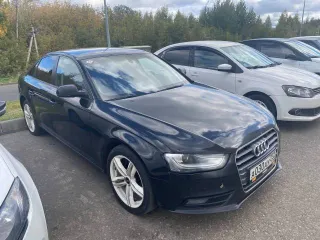 Audi A4 2013 (Audi А4), 2013 года, 170 лс, 211549 км, АКПП, легковой автомобиль, марка: Ауди, модель: А4, VIN: WAUZZZ8K0EA064044. Ошибка по коробке, нужен ремонт; по двигателю ошибки, работает ровно, не троит. Нужно поменять передний ступичный подшипник. По кузову есть сколы, небольшие царапины и…