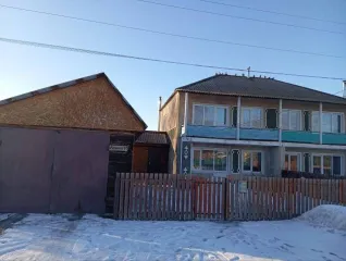 Доли земельного участка 1765 кв.м и дома 145,2 кв.м, Алтайский край, с. Маралиха. 3/25 доли земельного участка и 1/8 доли дома в Алтайском крае; еще 3/25 доли и 1/8 доли; 3/25 в праве общей долевой собственности на земельный участок площадью 1765 кв.м, кадастровый номер 22:21:030023:47…