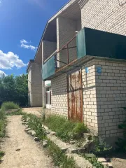 Нежилое здание, общей площадью 1841,3 кв.м., с кадастровым номером 64:39:030230:95, расположенное по адресу: Российская Федерация, Саратовская область, Аткарский муниципальный район, городское поселение город Аткарск, город Аткарск, улица Максима Горького, дом 24а, и земельный участок общей…