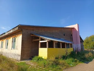 Нежилое здание 596.3 кв.м с земельным участком 1642 кв.м Пермский край Здание, назначение: нежилое, этажей 1, в том числе подземных 0, общей площадью 596.3 кв.м, кадастровый номер: 59:37:0760101:426, адрес объекта: Пермский край, Усольский р-н, д Белая Пашня, ул. Калиновая, д 27, с земельным…
