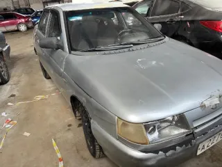 ВАЗ 21102 2001 года, госномер А227ВМ18, VIN XTA21102020388724, цвет светло-серебристый металлик, объем 1499 см³, мощность 71.4 л.с., седан. По периметру кузова сколы ЛКП, вмятины и царапины. Левый фонарь сломан. Ключи в наличии, документов нет. LADA Samara 2008 года, госномер Т165РУ18, VIN…