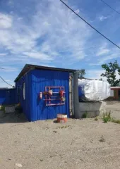 Имущество на месторождении Иверское: емкость 10м3, весы Mekhelectron-M, временное некапитальное сооружение склад №2 при пищеблоке, компрессор Komatsu, морозильный ларь SNEZH, подстанция трансформаторная (мощность 1000 kVa), холодильник Atlant MKhM-161, баня деревянная с емкостью 10м3…