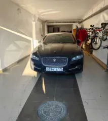 Легковой автомобиль Jaguar XJ, 2016 г.в., VIN SAJAJ20H1G8V93710. Челябинская область, г. Коркино, рп. Первомайский, ул. Магнитогорская, д. 2Б.