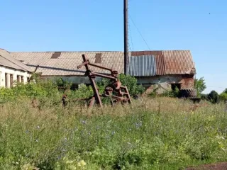 Нежилое здание МТМ, 1202.4 кв.м, Челябинская область. Расположено по адресу: Челябинская область, Еткульский район, с. Александровка, ул. Механизаторов, д. 9б, общей площадью 1202.4 кв.м, этаж: 1, кадастровый номер 74:07:2200007:30. Назначение здания: нежилое здание, количество этажей: 1.