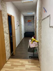 встроенное нежилое помещение № 2 пол адресу: г. Саранск,  ул. Федосеенко, д. 17; . Краткая характеристика помещения: год постройки – 1969, площадь – 122,9 кв.м, этаж цокольный. Фундамент – железобетонные блоки, перекрытие – железобетонное, наружные стены – кирпичные, полы – плитка, линолеум, двери…
