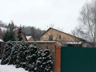Здание 335,5 м², гараж 12 м², участок 800 м², Московская область. Здание (дом), площадь 335,5 кв. м, кадастровый номер: 50:10:0020901:955; Здание (гараж), назначение: нежилое, площадь 12 кв. м, кадастровый номер: 50:10:0020901:880; Земельный участок, земли сельскохозяйственного назначения, для…