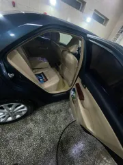 Toyota Camry, 2013 года, 181 лс, 265400 км, АКПП. Автомобиль марки TOYOTA, модель CAMRY, год выпуска 2013, идентификационный номер (VIN): XW7BF4FK10S031357. Состояние автомобиля: Есть трещина в передней правой фары, бампер задний сломан, небольшая вмятина на багажнике, акпп требует ремонта.