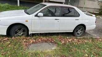 Nissan Bluebird 2000, год выпуска: 2000, цвет: белый. Мощность двигателя: 145 л.с. (106.6 кВт). Номер кузова: HU14631807. Идентификационный номер (VIN) и номер шасси отсутствуют.