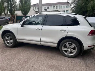 Volkswagen Touareg 2013, 249 л.с., 280775 км, полный привод, АКПП, легковой универсал, г/н Н258АХ702, цвет белый, VIN XW8ZZZ7PZDG006843, ПТС 78 ХА 870604, СТС 99 60 563800