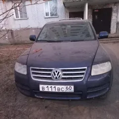 Volkswagen Touareg 2004 года выпуска, государственный номер В111ВС60, VIN WVGZZZ7LZ4D059183, номер кузова WVGZZZ7LZ4D059183, номер двигателя 059183, объем двигателя 3189 куб. см, мощность 220 л. с. Местонахождение: Псковская обл., Псковский район, д. Неелово-1, ул. Юбилейная, д.1е.