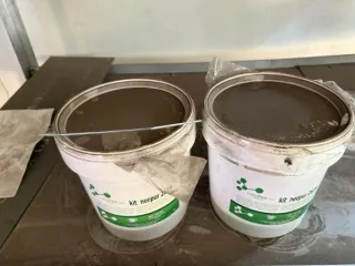 Клей герметик и монтажный клей Neoflex, годные остатки. Клей ceys Césped Artifical, пластиковые тубы – 2 шт. Клей-герметик Penosil (Silicona Neutra Silicone Neutro) 400n, пластиковые тубы - 24 шт., в 1 коробке. Двухкомпонентный клей Neoflex kit neopur 2628, пластиковых ведра с маркировкой 5,6кг. -…