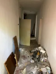Нежилое помещение площадью 156,6 кв. м, кадастровый номер 90:25:090105:3523, расположенное на цокольном этаже многоквартирного жилого дома 1973 года постройки по адресу: Республика Крым, г. Ялта, г. Алупка, ул. Сурикова Василия, д. 10. Год ввода в эксплуатацию: 1973 Общая площадь: 156.6 Кадастровый…