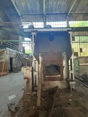 Газовая нагревательная печь 1986 года выпуска. Внешне не разукомплектована, возможно отсутствие деталей.