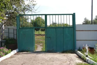 Земельный участок и объекты недвижимого имущества, расположенные по адресу: Воронежская область, Грибановский район, с. Большие Алабухи, ул. Набережная, 1 Земельный участок площадью 4537 кв.м; кухня площадью 14,6 кв.м; сарай площадью 37,3 кв.м; часть здания-котельная площадью 11,1 кв.м; погреб…